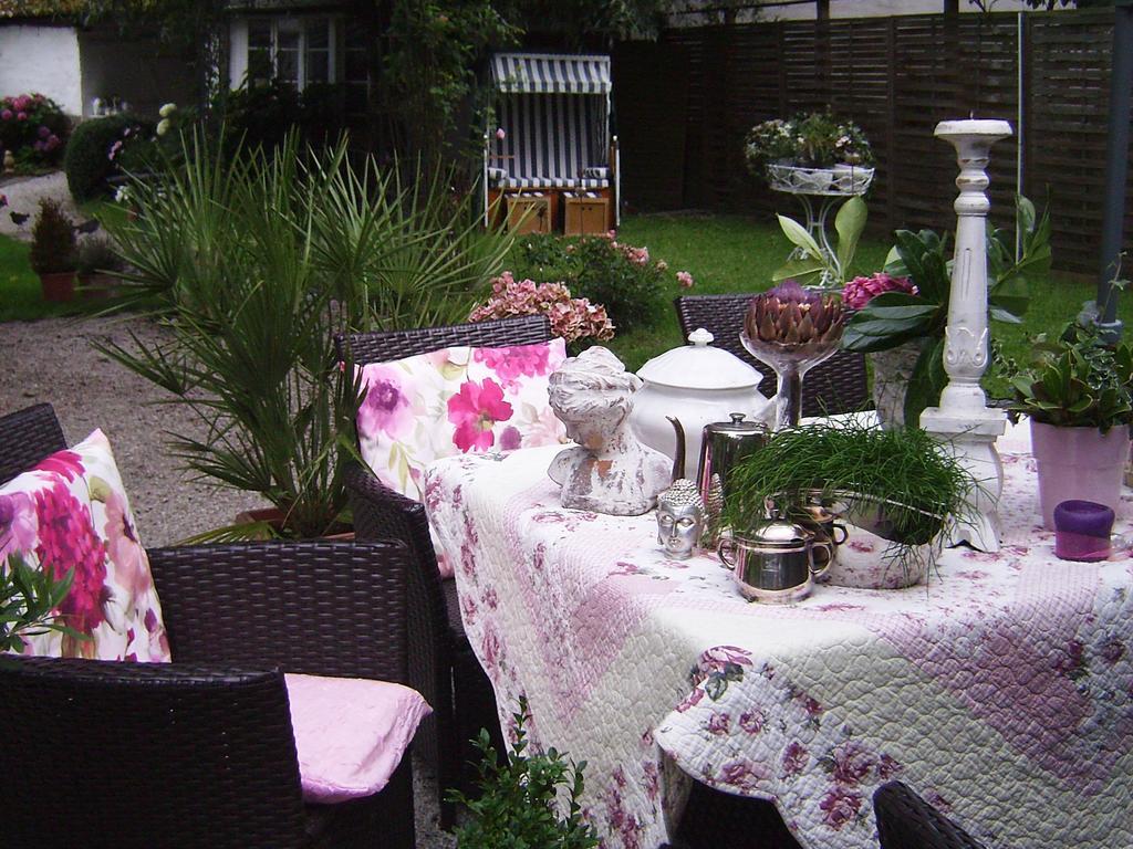 Romantikzimmer Im Antiquariat Sonnschied Стая снимка