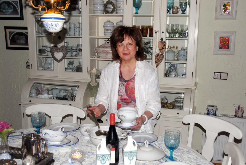 Romantikzimmer Im Antiquariat Sonnschied Стая снимка